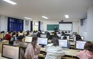 学电子商务专业能当网红